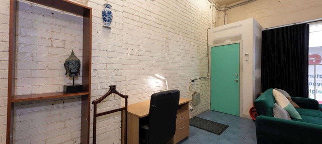 Spacious Studio in Quiet Northcote Neighbourhood