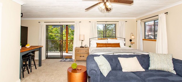 Spacious Studio with a Kitchenette, Private Deck, Firepit in Historic Jerome