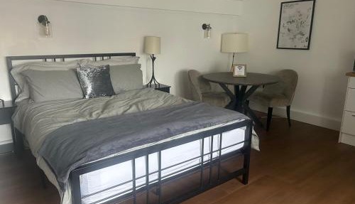 Spacious studio with great transport links and EV recharging
