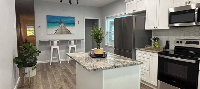 Spacious & Stylish 5 -bed 2 bath house in charming Providence, a block from PC