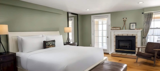 Spacious Suite Perfect for Relaxation in Manchester | Pool, Restaurant, Bar