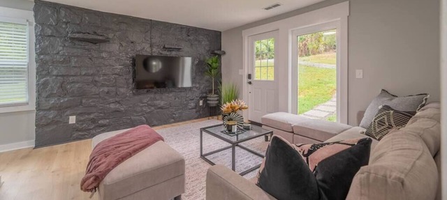Spacious Three Bedroom Suite - Peaceful Setting