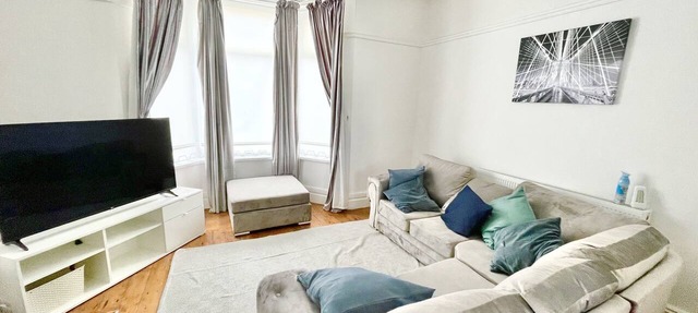 Spacious Three Bed House & Private Garden - New Brighton Beach & Promenade
