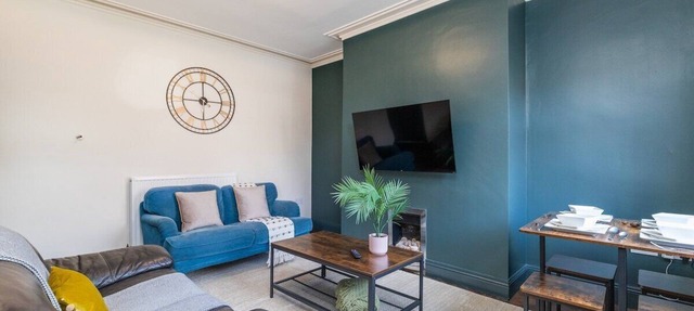 Spacious Two Bed House in Headingley
