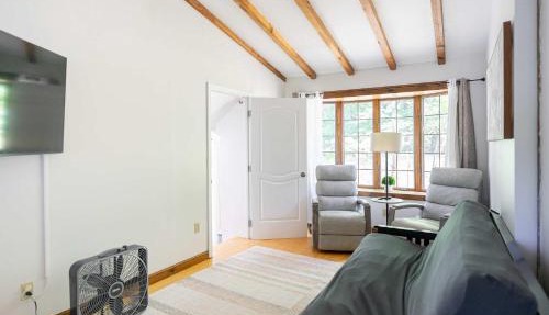 Spacious Two Bedroom Apartment