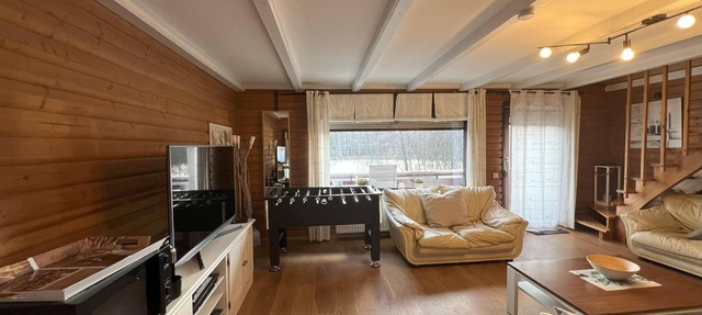 Spacious vacation home with lake view - space for up to 16 people and dog!
