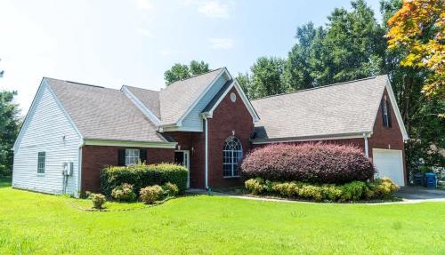 Spacious Vaulted 4BR Family Home Near Mall of GA Sleeps 12