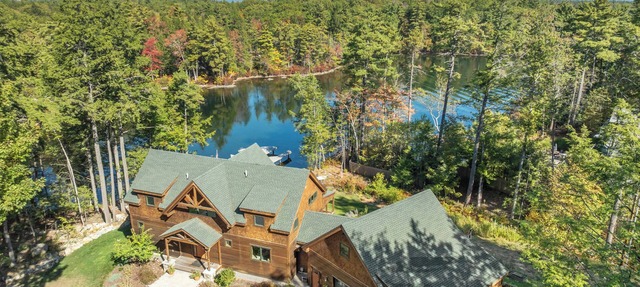 Spacious Waterfront 6-bedroom Country House in Charming Meredith
