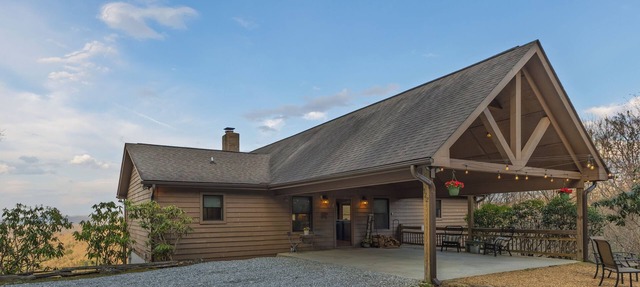 Spectacular view, cozy, peaceful, fireplace and private!