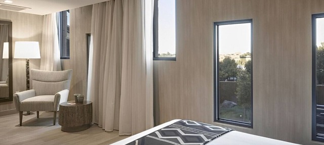Splendid King Rm w/ Rooftop Restaurant & Lounge!