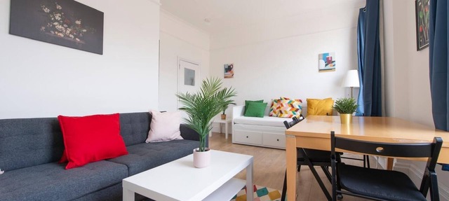 Split-level spacious family apartment