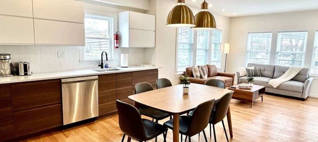 Spotless and Modern Apt w/2Ba,W/D,King Bed,Parking