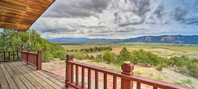 Sprawling Mountain-View Cabin: 5 Mi to Mesa Verde