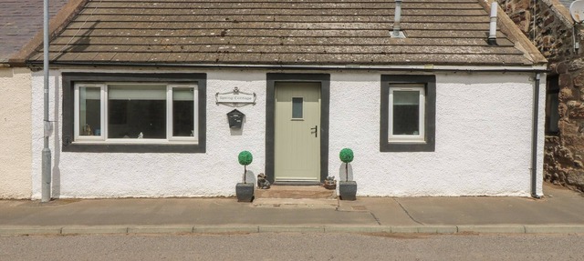 SPRING COTTAGE, pet friendly, character holiday cottage in Chirnside