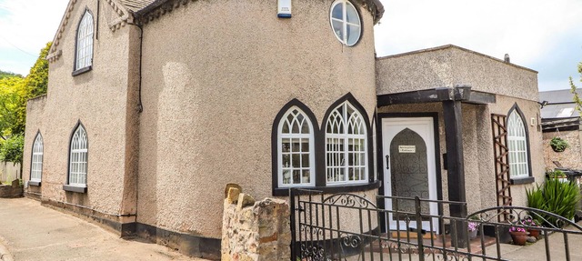 SPRINGFIELD COTTAGE, character holiday cottage in Marford