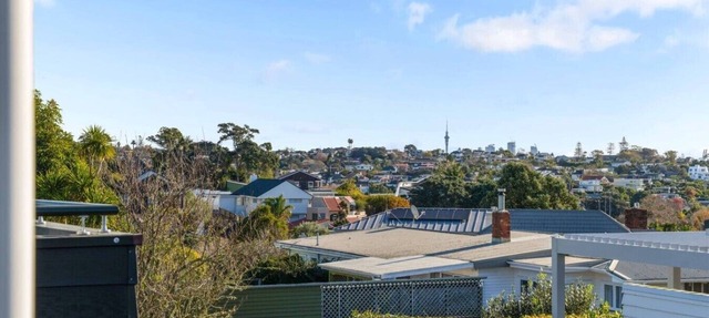 St Heliers 2BR Escape with Views & Parking