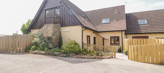 STABLE LOFT, family friendly, with a garden in Shipham