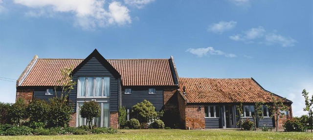 Stackyard Lodge - enchanting 18th Century converted barn in the Waveney Valley