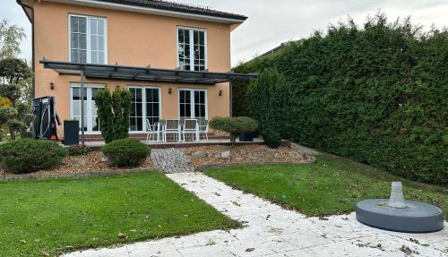 Stadtvilla in Leipzig 7 Personen 3 Schlafzimmer 2 Bäder Garten und Terrasse zentral gelegen Messe Innenstadt Seen