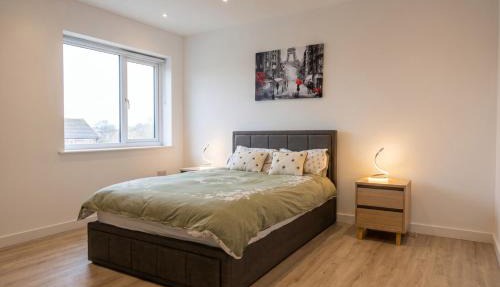 Stanmore Maisonette with Free Parking and Jubilee Line Access