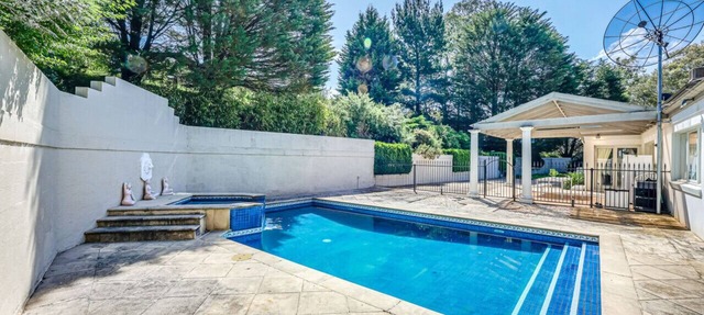 StayAU Expansive 6BR Villa Scenic Warrandyte