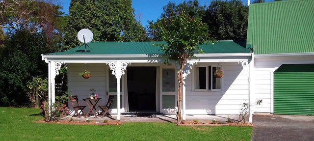 Stellar Cottage - Set on Sunny & Serene 1.75 Acres. Close to Town/wi-fi