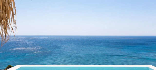Steps to Beach,dazzling sea view