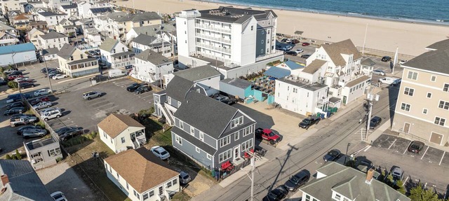 Steps to Hampton Beach and all entertainment! 4 bedrooms, pet friendly!