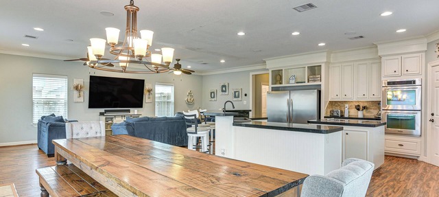 Steps to Surfside Beach: Large Group Gulf Retreat