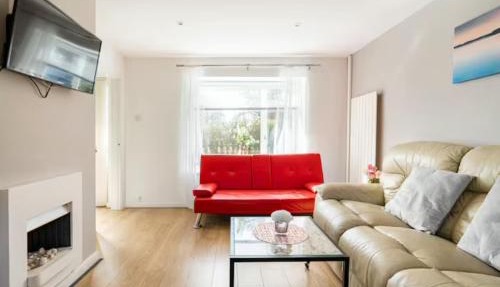 Stevenage Contractors x8 New 3 bedroom House Free Wifi, Parking, Towels all inclusive & Large Garden