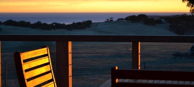 Still Windy | Secluded Couples Retreat Near Snelling Beach