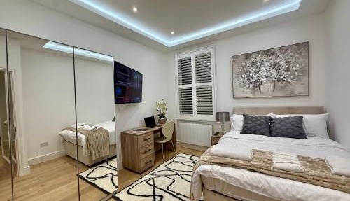 Stockwell Residences - The Silver Line Room