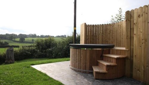Stone Gate lodge with Private Hot Tub
