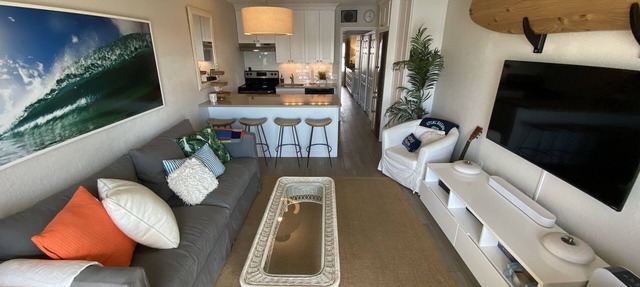 Stone Harbor Bayfront with Sunset views, Walk to Beach+Town, Balcony & Parking!