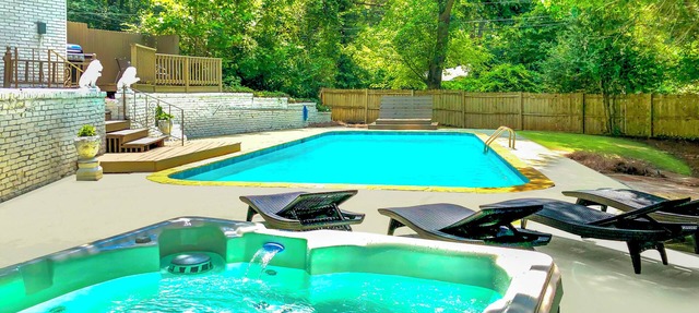 Stone Mountain Escape Pool HotTub GameRoom BBQ