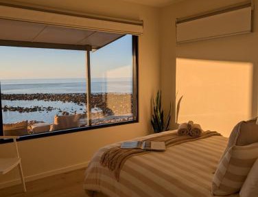 Stones Throw: Beachfront Escape at Stokes Bay KI