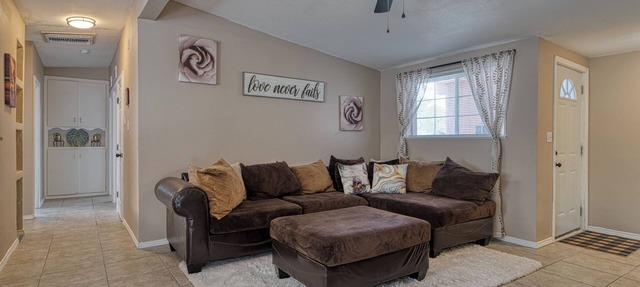 STOP SCROLLING. YOU JUST FOUND IT! Fast WiFi, cozy beds, plenty of room!