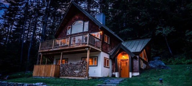 Stratton Mountain Escape w Hot Tub|Deck|Projector
