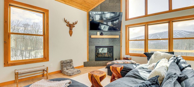 Stratton Mtn Ski Chalet w/Giant Views in Winhall