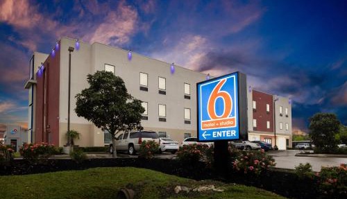 Studio 6 Suites Texas City, TX I 45 South