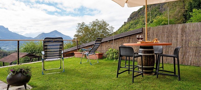 Studio Apartment 'Maso Plocech App Vacanze' with Lake View, Private Garden and Wi-Fi