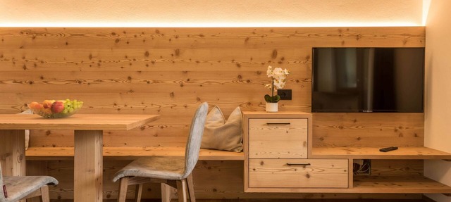 Studio Apartment "Mirko" with Balcony, Mountain View, Garden & Wi-Fi