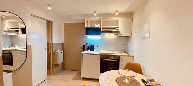 Studio-Apartment-Private Bathroom-Street View-Studio ohne Balkon
