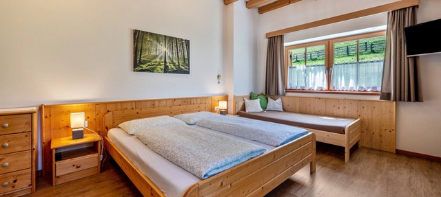 Studio Apartment 'Urthalerhof Landhaus' with Mountain View, Shared Garden and Wi-Fi