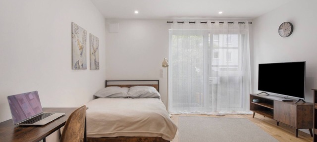 Studio 'Ay Homes 10' with Balcony and Wi-Fi