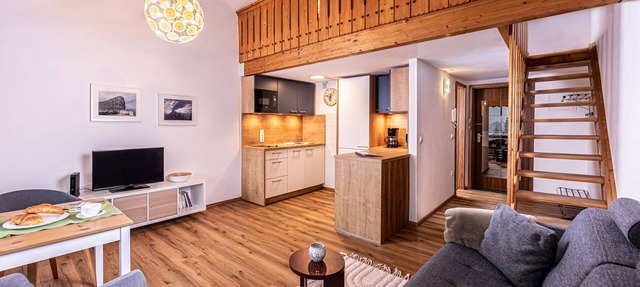 Studio Bergliebe for 2 with south-facing balcony and great mountain views