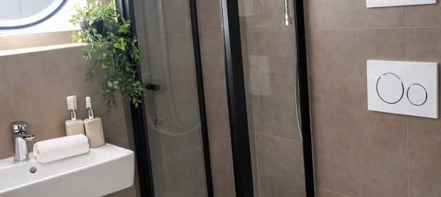 Studio-Deluxe-Private Bathroom