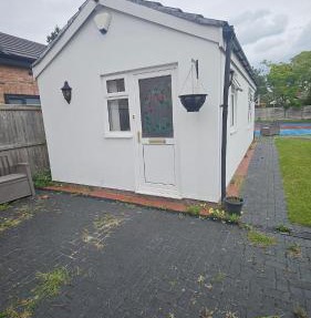 Studio Flat - 5 mins from Manchester Airport
