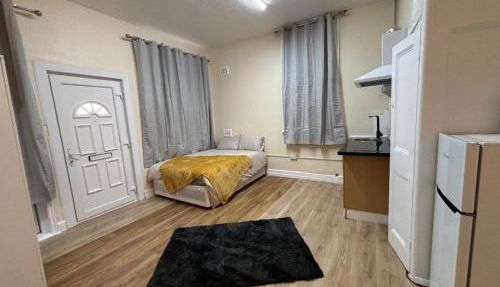 Studio flat central harrow