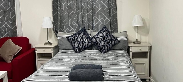 Studio flat in Acton